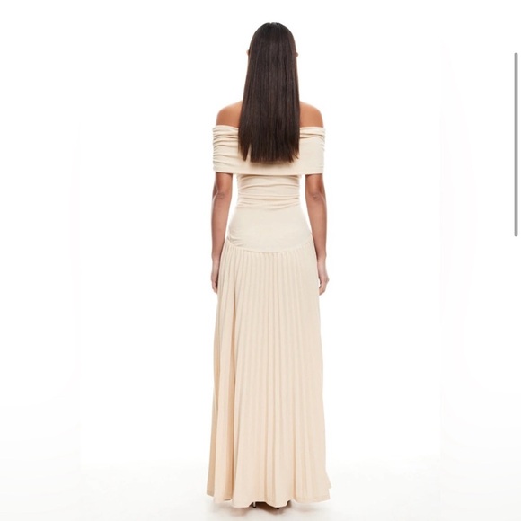 Elegant Off-Shoulder Beige Maxi Dress - Picture 3 of 9